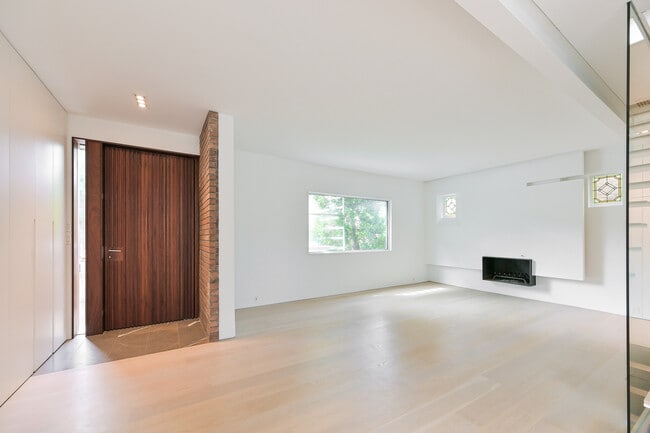 property at 180 Belsize Dr