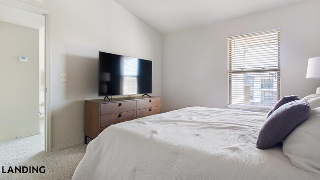 701 W 101st Pl S in Jenks, OK - Foto de edificio - Building Photo