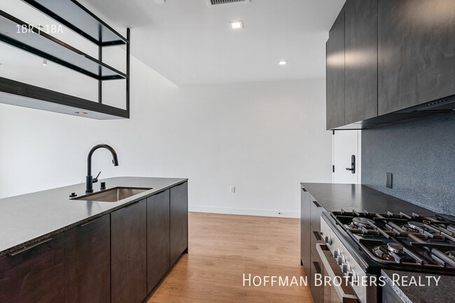 10700 Tabor St in Los Angeles, CA - Foto de edificio - Building Photo