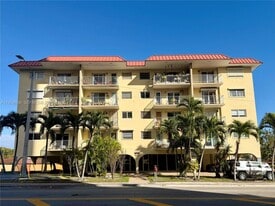 901 SW 37th Ave in Miami, FL - Building Photo