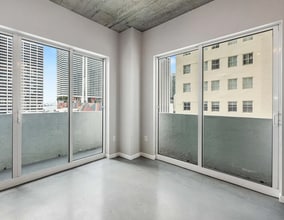 133 NE 2nd Ave, Unit 912 in Miami, FL - Foto de edificio - Building Photo