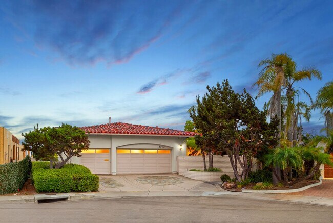 property at 5303 Alta Bahia Ct