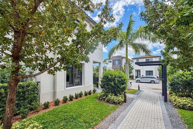 4300 NW 80th Ave in Doral, FL - Building Photo - Building Photo