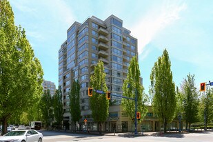 8238 Saba Rd in Richmond, BC - Building Photo