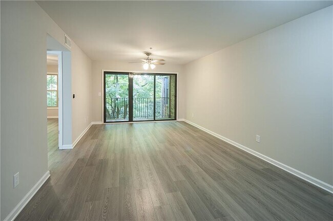 3117 Colonial Way in Atlanta, GA - Foto de edificio - Building Photo