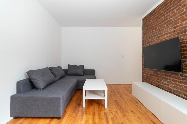 306-318-318 E 96th St