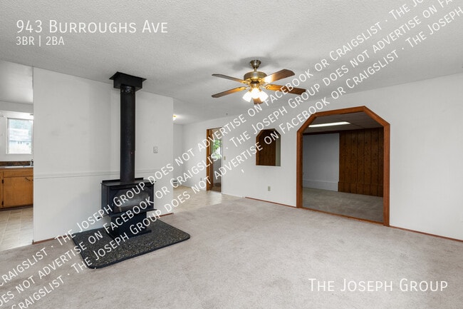 943 Burroughs Ave in Oak Harbor, WA - Building Photo - Building Photo