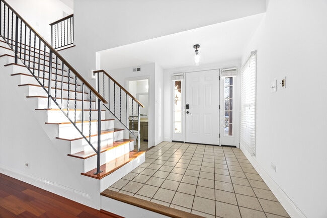 120 White Birch Ln in Westmont, IL - Building Photo - Building Photo