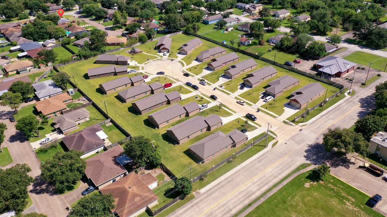 2401 - 2430 14th Ave N in Texas City, TX - Building Photo