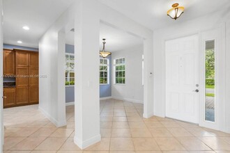 4762 Lakeside Ter in Davie, FL - Building Photo - Building Photo