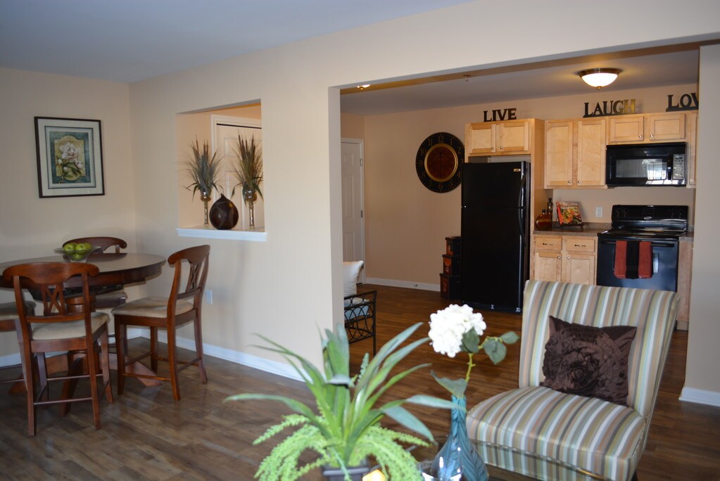 Oakwood Grove Apartments Blasdell, NY Apartments For Rent