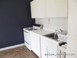 18 Euston St in Brookline, MA - Foto de edificio - Building Photo