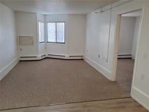 215 Linden Ave W in Winsted, MN - Building Photo - Building Photo