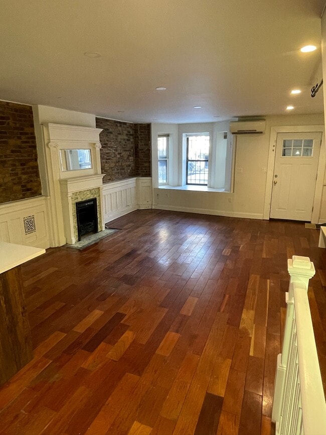 property at 852 Park Pl