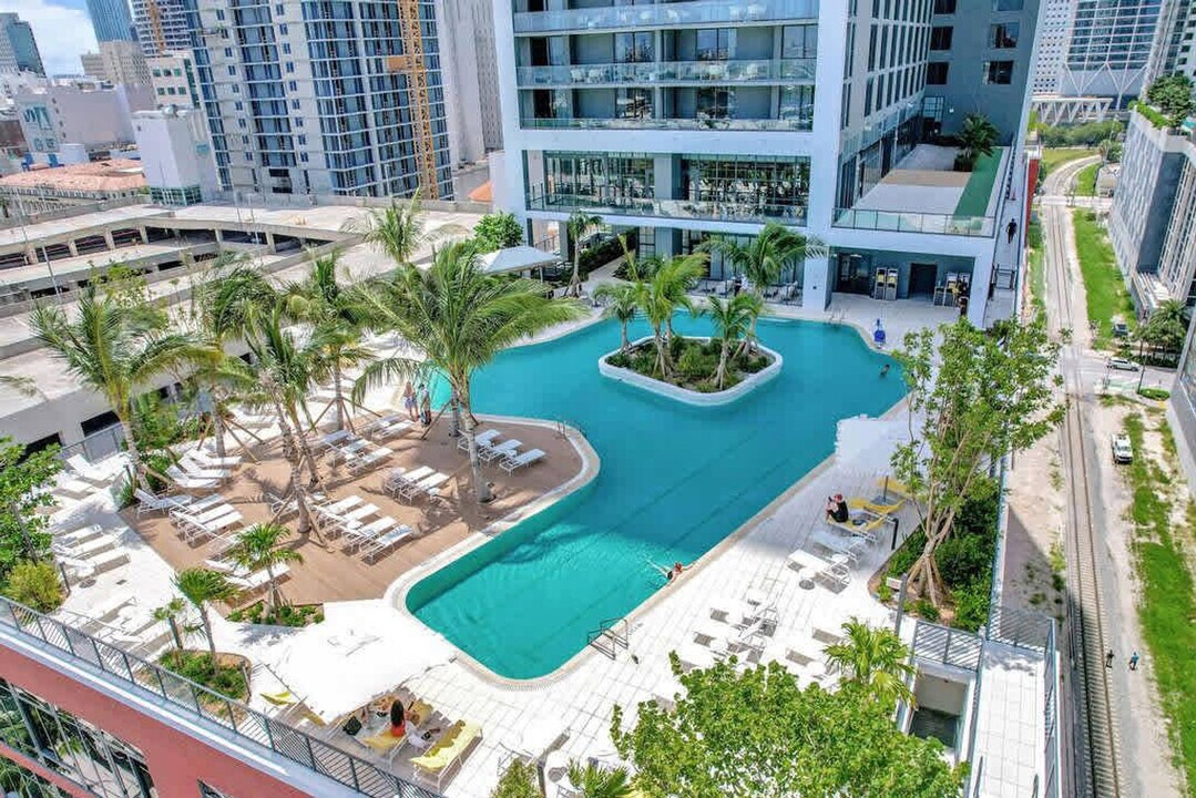 601 NE 1st Ave in Miami, FL - Building Photo