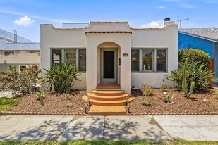 741 Granada St in Glendale, CA - Building Photo