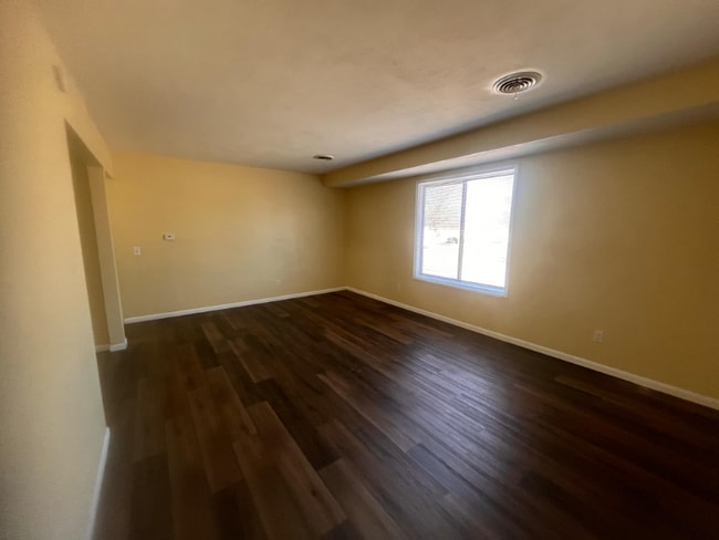 1401-1405-1405 N Grand Ave W