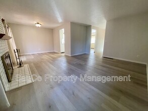 324 SE 30th Ave in Hillsboro, OR - Building Photo - Building Photo