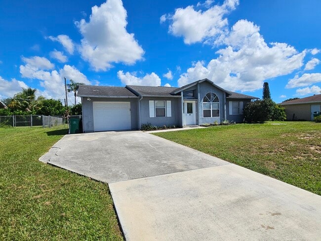 367 NW Placid Ave in Port St. Lucie, FL - Building Photo - Building Photo