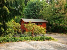 5916 NW Bernie Dr in Vancouver, WA - Building Photo