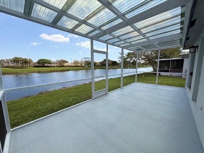 611 208th Cir in Pembroke Pines, FL - Building Photo - Building Photo