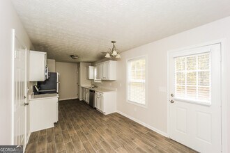 320 Valley View Dr in Fairburn, GA - Building Photo - Building Photo