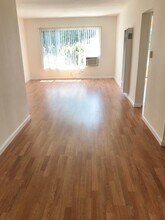 1001 N Curson Ave ( 7609 Romaine ) in Los Angeles, CA - Foto de edificio - Interior Photo