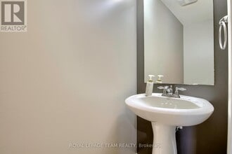 3867 Strandherd Dr in Ottawa, ON - Building Photo - Building Photo
