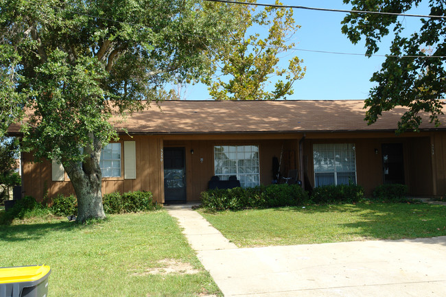 3250-3252 Santa Rosa Dr in Gulf Breeze, FL - Building Photo - Building Photo