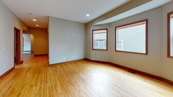 1018 16th Ave SE in Minneapolis, MN - Building Photo