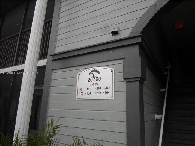 20760 NE 4th Ct in Miami, FL - Foto de edificio - Building Photo