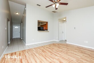 709 Grant Ave in Mount Dora, FL - Foto de edificio - Building Photo