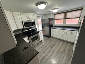 3974 Maricarr Dr in Dayton, OH - Building Photo - Building Photo