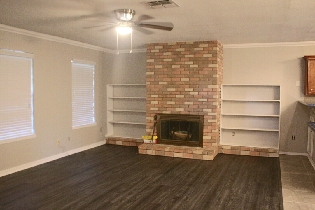 158 Tahitian Dr in Bastrop, TX - Building Photo