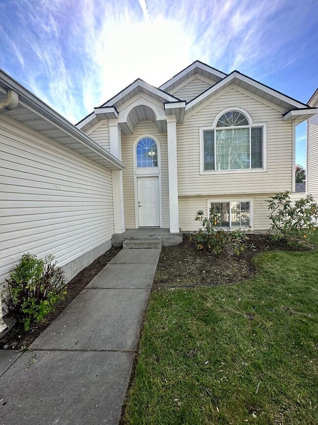 2506 W Pocono Ct in Coeur d'Alene, ID - Building Photo - Building Photo