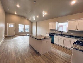 2115 Hemphill St in Greenville, TX - Building Photo - Building Photo
