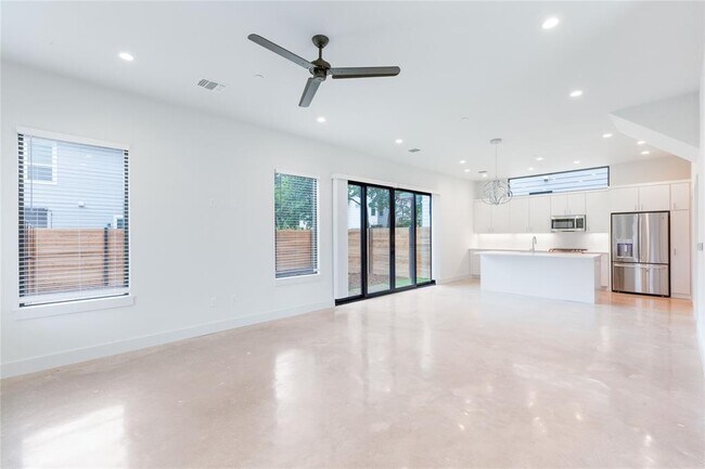 1116 Walton Ln in Austin, TX - Building Photo - Building Photo