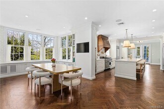 99 Mamaroneck Rd in Scarsdale, NY - Building Photo - Building Photo