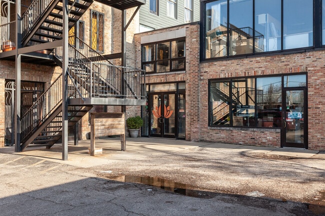 2425 W 14th St in Chicago, IL - Building Photo - Building Photo