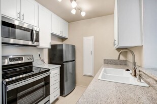 Burton West in Los Angeles, CA - Building Photo