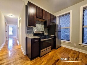 647 W Oakdale Ave in Chicago, IL - Building Photo - Building Photo