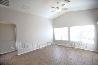 25873 W Hilton Ave in Buckeye, AZ - Building Photo - Building Photo