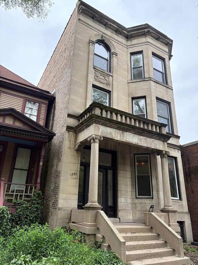 property at 5704 S Kenwood Ave