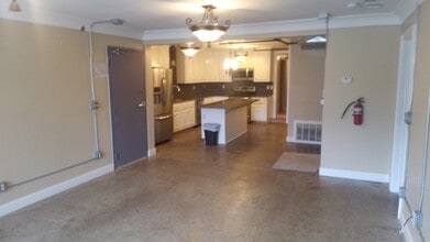 547 E Grand River Ave, Unit 1 in East Lansing, MI - Foto de edificio - Building Photo