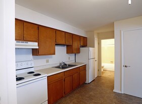 Glendale Village in Toledo, OH - Building Photo
