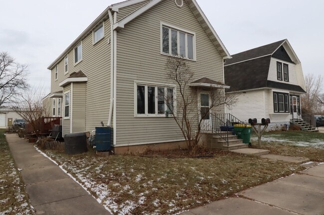 1212 S Chestnut Ave in Green Bay, WI - Building Photo - Building Photo