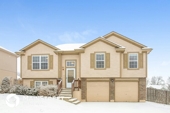 property at 1600 NW High View Dr