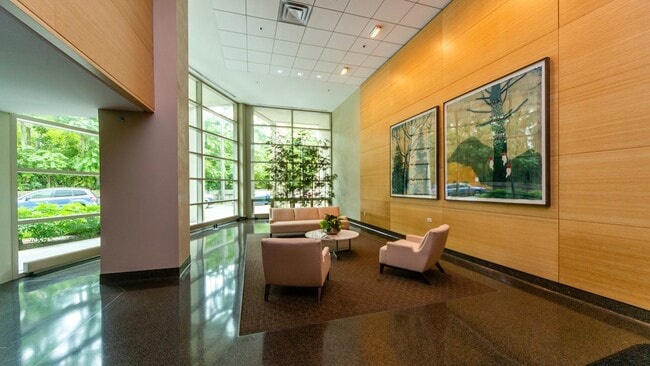 1570 Elmwood Ave, Unit 808 in Evanston, IL - Building Photo - Building Photo