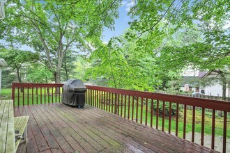 11 Heaton Ct in Closter, NJ - Building Photo - Building Photo