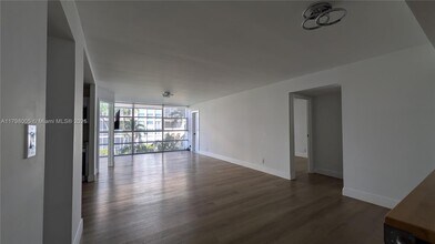 851 Three Islands Boulevard in Hallandale Beach, FL - Building Photo - Building Photo